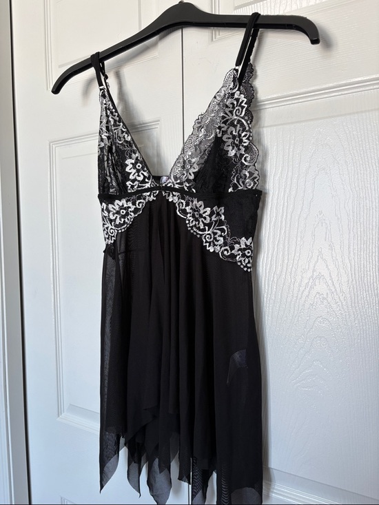 Avidlove Other - Black Lace-Trim Mesh Chemise with White Embroidery front clasp closure